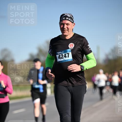 06.04.2025 - 44. Internationalen Wilhelmsburger Insellauf Dr. Thomas Lammeyer http://msf.ph/oto/7565240 06.04.2025 09:40:25 Laufen 4247, 1910, 35 meine-sportfotos.de