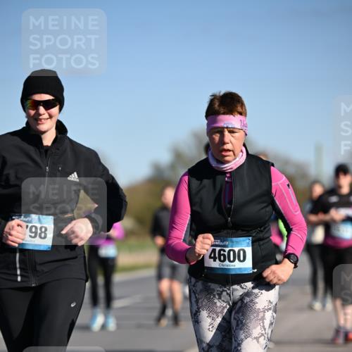 06.04.2025 - 44. Internationalen Wilhelmsburger Insellauf Dr. Thomas Lammeyer http://msf.ph/oto/7565402 06.04.2025 09:40:43 Laufen 98, 4600 meine-sportfotos.de