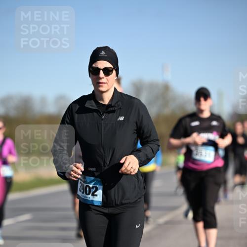 06.04.2025 - 44. Internationalen Wilhelmsburger Insellauf Dr. Thomas Lammeyer http://msf.ph/oto/7565427 06.04.2025 09:40:45 Laufen 3902, 3631 meine-sportfotos.de