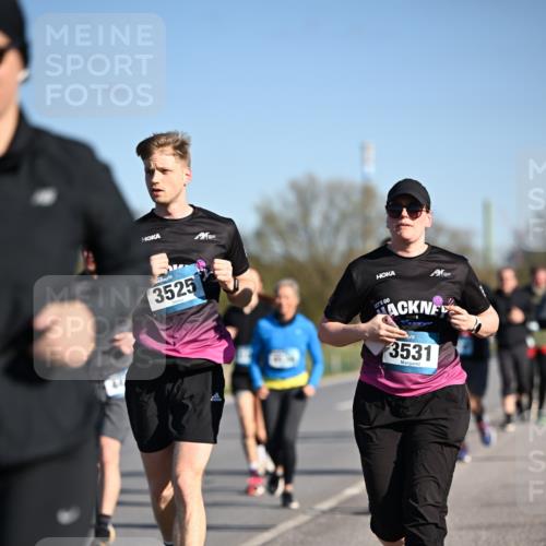 06.04.2025 - 44. Internationalen Wilhelmsburger Insellauf Dr. Thomas Lammeyer http://msf.ph/oto/7565441 06.04.2025 09:40:46 Laufen 3525, 3531 meine-sportfotos.de