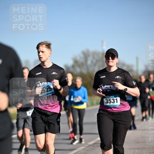 06.04.2025 - 44. Internationalen Wilhelmsburger Insellauf Dr. Thomas Lammeyer http://msf.ph/oto/7565445 06.04.2025 09:40:46 Laufen 525, 3531 meine-sportfotos.de