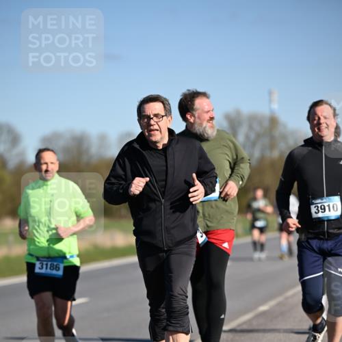 06.04.2025 - 44. Internationalen Wilhelmsburger Insellauf Dr. Thomas Lammeyer http://msf.ph/oto/7565585 06.04.2025 09:40:55 Laufen 3186, 3910 meine-sportfotos.de