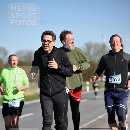 06.04.2025 - 44. Internationalen Wilhelmsburger Insellauf Dr. Thomas Lammeyer http://msf.ph/oto/7565595 06.04.2025 09:40:55 Laufen 3186, 3910 meine-sportfotos.de