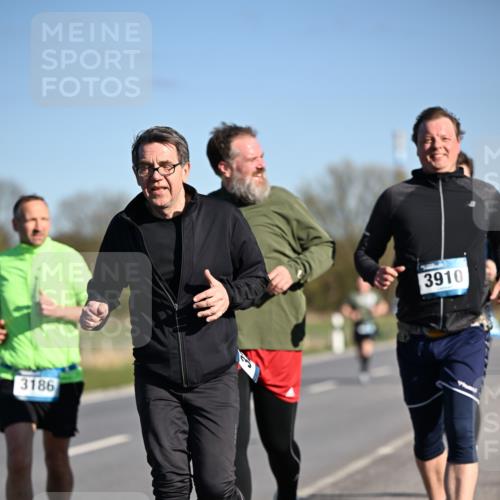 06.04.2025 - 44. Internationalen Wilhelmsburger Insellauf Dr. Thomas Lammeyer http://msf.ph/oto/7565598 06.04.2025 09:40:55 Laufen 3186, 3910 meine-sportfotos.de