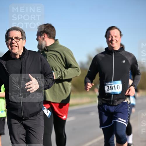 06.04.2025 - 44. Internationalen Wilhelmsburger Insellauf Dr. Thomas Lammeyer http://msf.ph/oto/7565605 06.04.2025 09:40:56 Laufen 3910 meine-sportfotos.de