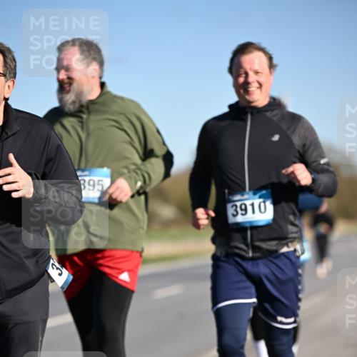 06.04.2025 - 44. Internationalen Wilhelmsburger Insellauf Dr. Thomas Lammeyer http://msf.ph/oto/7565613 06.04.2025 09:40:57 Laufen 895, 3910, 3 meine-sportfotos.de