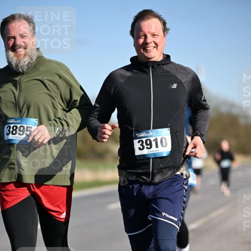 06.04.2025 - 44. Internationalen Wilhelmsburger Insellauf Dr. Thomas Lammeyer http://msf.ph/oto/7565623 06.04.2025 09:40:57 Laufen 3895, 3910 meine-sportfotos.de