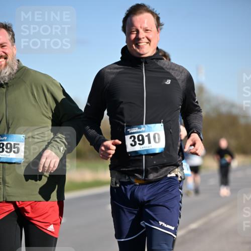 06.04.2025 - 44. Internationalen Wilhelmsburger Insellauf Dr. Thomas Lammeyer http://msf.ph/oto/7565626 06.04.2025 09:40:57 Laufen 895, 3910 meine-sportfotos.de