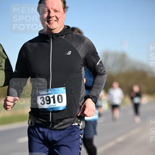 06.04.2025 - 44. Internationalen Wilhelmsburger Insellauf Dr. Thomas Lammeyer http://msf.ph/oto/7565630 06.04.2025 09:40:58 Laufen 3, 3910 meine-sportfotos.de