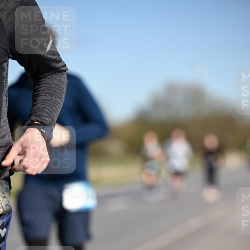 06.04.2025 - 44. Internationalen Wilhelmsburger Insellauf Dr. Thomas Lammeyer http://msf.ph/oto/7565638 06.04.2025 09:40:58 Laufen  meine-sportfotos.de