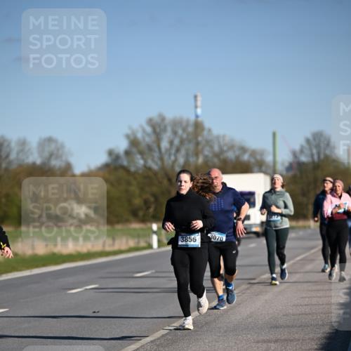 06.04.2025 - 44. Internationalen Wilhelmsburger Insellauf Dr. Thomas Lammeyer http://msf.ph/oto/7565657 06.04.2025 09:41:06 Laufen 3070, 3856 meine-sportfotos.de