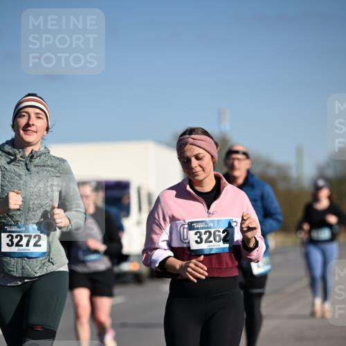 06.04.2025 - 44. Internationalen Wilhelmsburger Insellauf Dr. Thomas Lammeyer http://msf.ph/oto/7565778 06.04.2025 09:41:15 Laufen 3272, 3262 meine-sportfotos.de