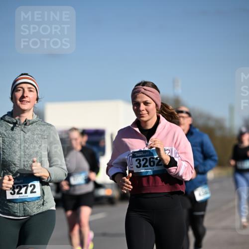 06.04.2025 - 44. Internationalen Wilhelmsburger Insellauf Dr. Thomas Lammeyer http://msf.ph/oto/7565781 06.04.2025 09:41:15 Laufen 3272, 3262 meine-sportfotos.de