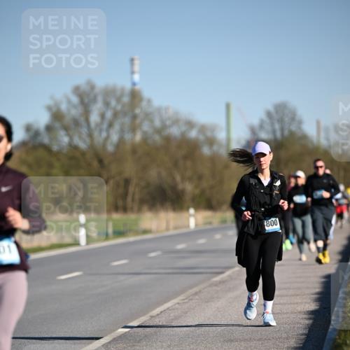 06.04.2025 - 44. Internationalen Wilhelmsburger Insellauf Dr. Thomas Lammeyer http://msf.ph/oto/7565866 06.04.2025 09:41:25 Laufen 01, 800 meine-sportfotos.de