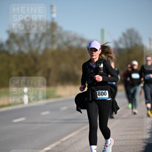 06.04.2025 - 44. Internationalen Wilhelmsburger Insellauf Dr. Thomas Lammeyer http://msf.ph/oto/7565876 06.04.2025 09:41:26 Laufen 800 meine-sportfotos.de