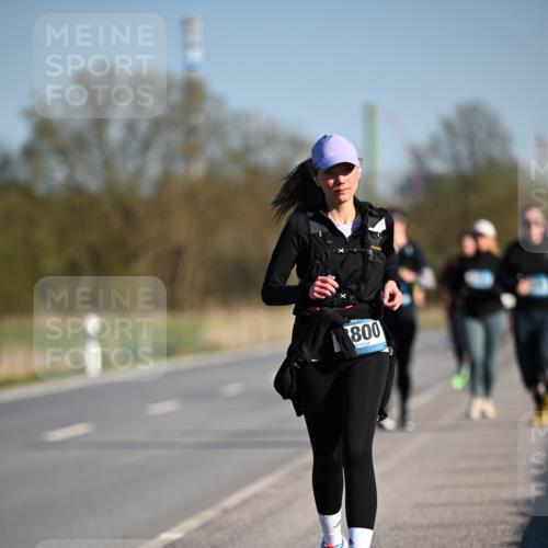 06.04.2025 - 44. Internationalen Wilhelmsburger Insellauf Dr. Thomas Lammeyer http://msf.ph/oto/7565880 06.04.2025 09:41:27 Laufen 800 meine-sportfotos.de