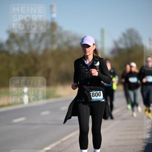 06.04.2025 - 44. Internationalen Wilhelmsburger Insellauf Dr. Thomas Lammeyer http://msf.ph/oto/7565886 06.04.2025 09:41:27 Laufen 800 meine-sportfotos.de