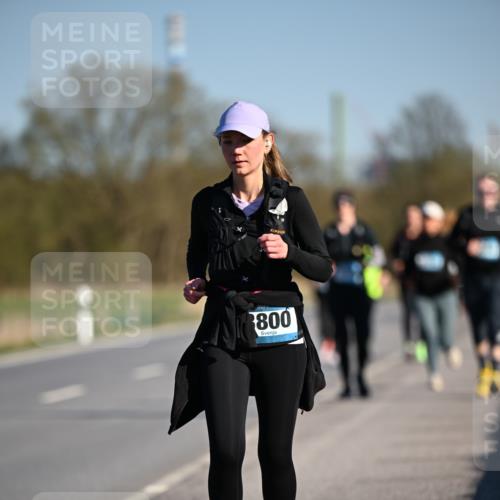 06.04.2025 - 44. Internationalen Wilhelmsburger Insellauf Dr. Thomas Lammeyer http://msf.ph/oto/7565899 06.04.2025 09:41:28 Laufen 800 meine-sportfotos.de