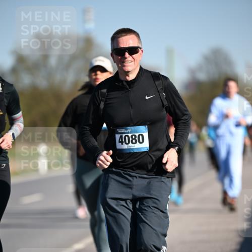 06.04.2025 - 44. Internationalen Wilhelmsburger Insellauf Dr. Thomas Lammeyer http://msf.ph/oto/7565980 06.04.2025 09:41:36 Laufen 7, 4080 meine-sportfotos.de