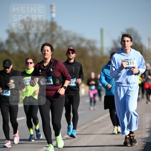 06.04.2025 - 44. Internationalen Wilhelmsburger Insellauf Dr. Thomas Lammeyer http://msf.ph/oto/7566025 06.04.2025 09:41:40 Laufen 158, 3846, 281, 319 meine-sportfotos.de