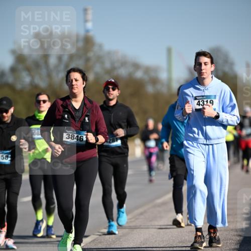 06.04.2025 - 44. Internationalen Wilhelmsburger Insellauf Dr. Thomas Lammeyer http://msf.ph/oto/7566032 06.04.2025 09:41:40 Laufen 158, 3846, 281, 4319 meine-sportfotos.de