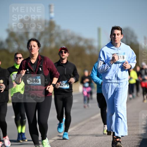 06.04.2025 - 44. Internationalen Wilhelmsburger Insellauf Dr. Thomas Lammeyer http://msf.ph/oto/7566041 06.04.2025 09:41:41 Laufen 3846, 4281, 319 meine-sportfotos.de