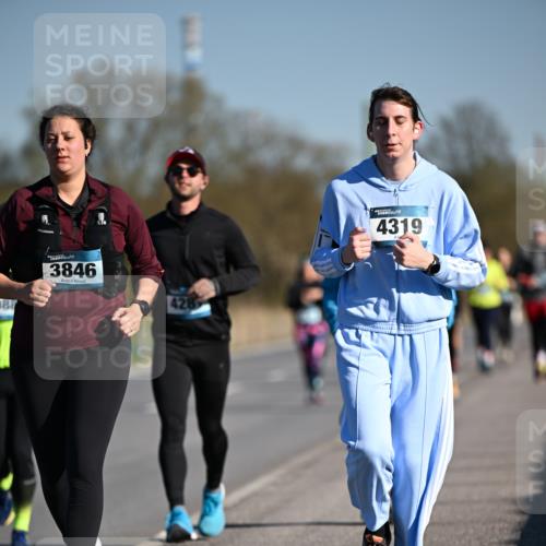 06.04.2025 - 44. Internationalen Wilhelmsburger Insellauf Dr. Thomas Lammeyer http://msf.ph/oto/7566055 06.04.2025 09:41:42 Laufen 087, 3846, 4319 meine-sportfotos.de