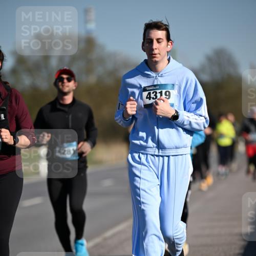 06.04.2025 - 44. Internationalen Wilhelmsburger Insellauf Dr. Thomas Lammeyer http://msf.ph/oto/7566074 06.04.2025 09:41:43 Laufen 4281, 4319 meine-sportfotos.de