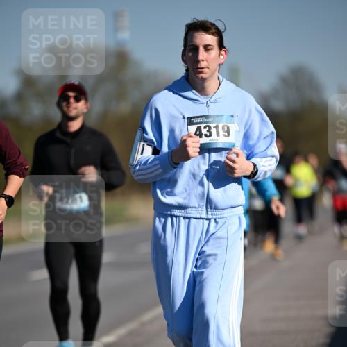 06.04.2025 - 44. Internationalen Wilhelmsburger Insellauf Dr. Thomas Lammeyer http://msf.ph/oto/7566082 06.04.2025 09:41:43 Laufen 4201, 4319 meine-sportfotos.de