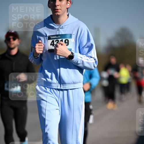 06.04.2025 - 44. Internationalen Wilhelmsburger Insellauf Dr. Thomas Lammeyer http://msf.ph/oto/7566100 06.04.2025 09:41:44 Laufen 42, 9 meine-sportfotos.de