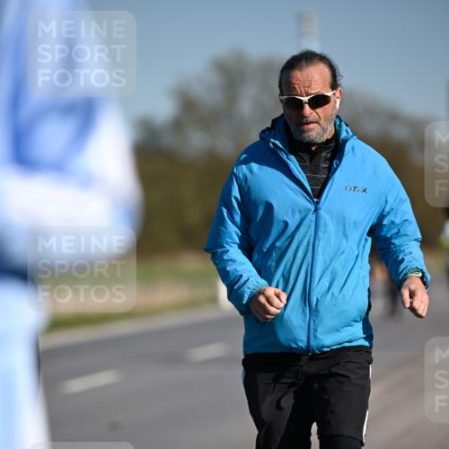 06.04.2025 - 44. Internationalen Wilhelmsburger Insellauf Dr. Thomas Lammeyer http://msf.ph/oto/7566108 06.04.2025 09:41:46 Laufen  meine-sportfotos.de