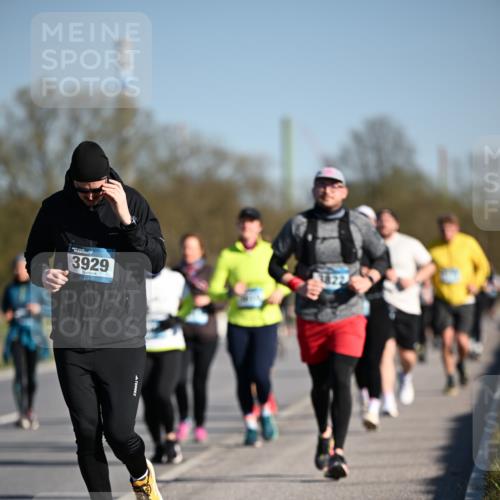 06.04.2025 - 44. Internationalen Wilhelmsburger Insellauf Dr. Thomas Lammeyer http://msf.ph/oto/7566158 06.04.2025 09:41:54 Laufen 3929, 3822 meine-sportfotos.de