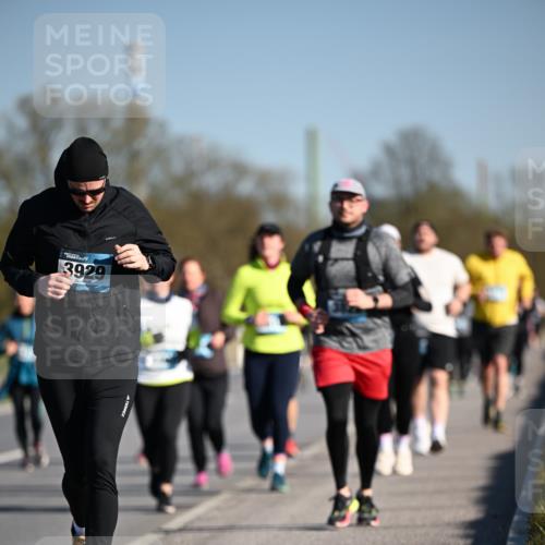 06.04.2025 - 44. Internationalen Wilhelmsburger Insellauf Dr. Thomas Lammeyer http://msf.ph/oto/7566163 06.04.2025 09:41:54 Laufen 3929 meine-sportfotos.de