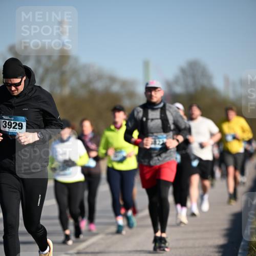 06.04.2025 - 44. Internationalen Wilhelmsburger Insellauf Dr. Thomas Lammeyer http://msf.ph/oto/7566170 06.04.2025 09:41:54 Laufen 3929 meine-sportfotos.de