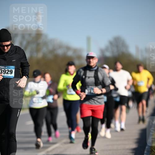 06.04.2025 - 44. Internationalen Wilhelmsburger Insellauf Dr. Thomas Lammeyer http://msf.ph/oto/7566175 06.04.2025 09:41:54 Laufen 3929 meine-sportfotos.de