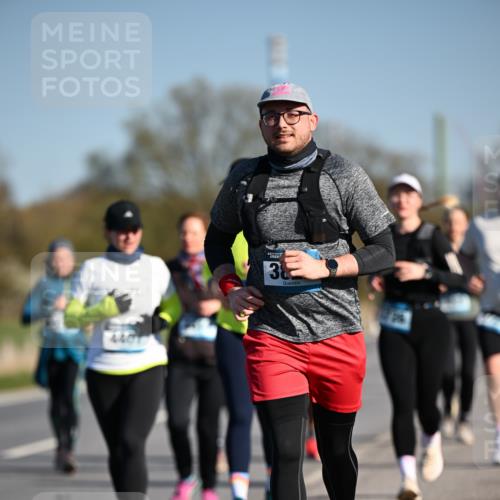 06.04.2025 - 44. Internationalen Wilhelmsburger Insellauf Dr. Thomas Lammeyer http://msf.ph/oto/7566218 06.04.2025 09:41:58 Laufen 4401, 38 meine-sportfotos.de