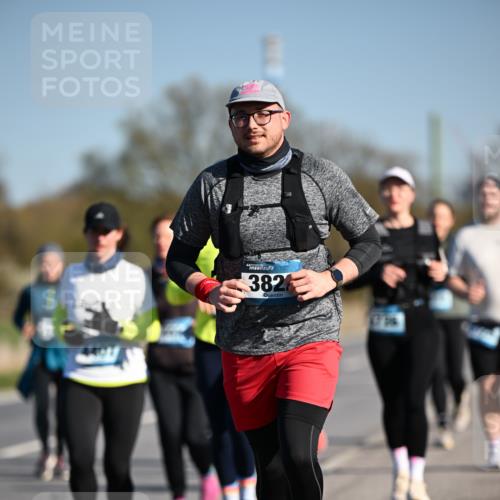 06.04.2025 - 44. Internationalen Wilhelmsburger Insellauf Dr. Thomas Lammeyer http://msf.ph/oto/7566224 06.04.2025 09:41:58 Laufen 4407, 382 meine-sportfotos.de