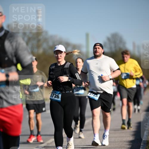 06.04.2025 - 44. Internationalen Wilhelmsburger Insellauf Dr. Thomas Lammeyer http://msf.ph/oto/7566235 06.04.2025 09:41:59 Laufen 3726, 3725 meine-sportfotos.de