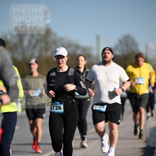 06.04.2025 - 44. Internationalen Wilhelmsburger Insellauf Dr. Thomas Lammeyer http://msf.ph/oto/7566245 06.04.2025 09:42:00 Laufen 3726, 3725 meine-sportfotos.de