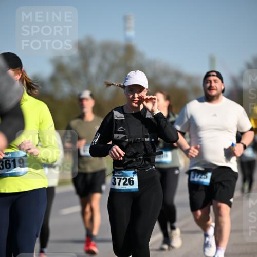 06.04.2025 - 44. Internationalen Wilhelmsburger Insellauf Dr. Thomas Lammeyer http://msf.ph/oto/7566253 06.04.2025 09:42:00 Laufen 3619, 3726, 3725 meine-sportfotos.de