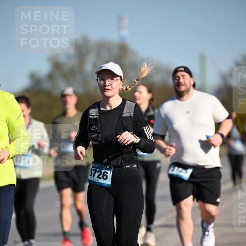 06.04.2025 - 44. Internationalen Wilhelmsburger Insellauf Dr. Thomas Lammeyer http://msf.ph/oto/7566260 06.04.2025 09:42:01 Laufen 3726 meine-sportfotos.de