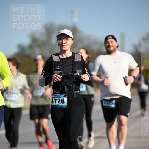 06.04.2025 - 44. Internationalen Wilhelmsburger Insellauf Dr. Thomas Lammeyer http://msf.ph/oto/7566263 06.04.2025 09:42:01 Laufen 3726, 3725 meine-sportfotos.de