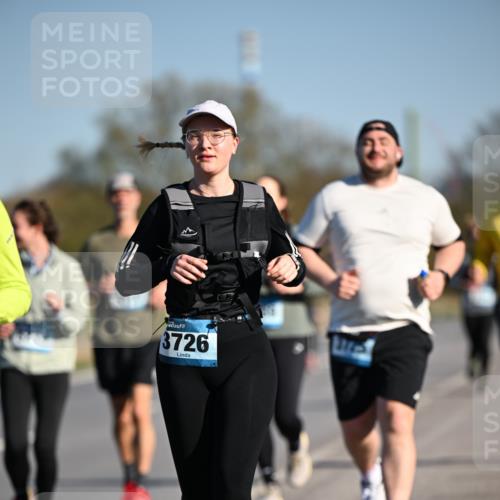 06.04.2025 - 44. Internationalen Wilhelmsburger Insellauf Dr. Thomas Lammeyer http://msf.ph/oto/7566266 06.04.2025 09:42:01 Laufen 3726 meine-sportfotos.de