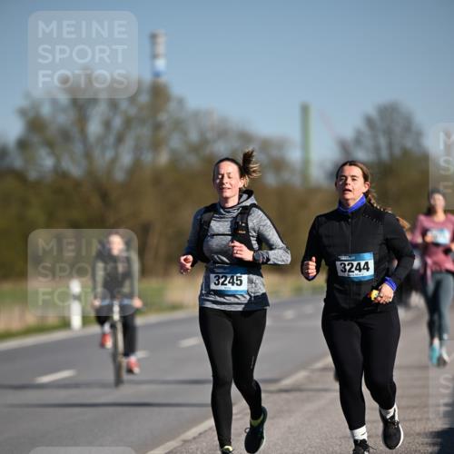 06.04.2025 - 44. Internationalen Wilhelmsburger Insellauf Dr. Thomas Lammeyer http://msf.ph/oto/7566372 06.04.2025 09:42:09 Laufen 3245, 3244 meine-sportfotos.de