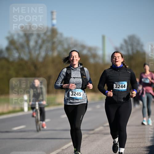 06.04.2025 - 44. Internationalen Wilhelmsburger Insellauf Dr. Thomas Lammeyer http://msf.ph/oto/7566377 06.04.2025 09:42:10 Laufen 3245, 3244 meine-sportfotos.de