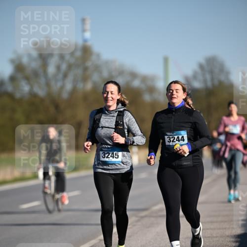06.04.2025 - 44. Internationalen Wilhelmsburger Insellauf Dr. Thomas Lammeyer http://msf.ph/oto/7566380 06.04.2025 09:42:10 Laufen 3245, 3244 meine-sportfotos.de