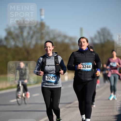 06.04.2025 - 44. Internationalen Wilhelmsburger Insellauf Dr. Thomas Lammeyer http://msf.ph/oto/7566385 06.04.2025 09:42:10 Laufen 3245, 3244 meine-sportfotos.de