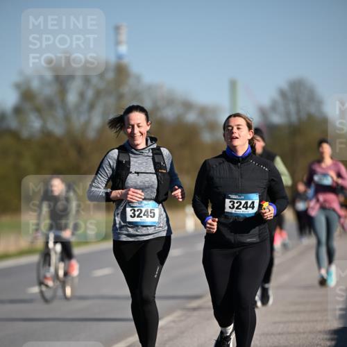 06.04.2025 - 44. Internationalen Wilhelmsburger Insellauf Dr. Thomas Lammeyer http://msf.ph/oto/7566388 06.04.2025 09:42:10 Laufen 3245, 3244 meine-sportfotos.de