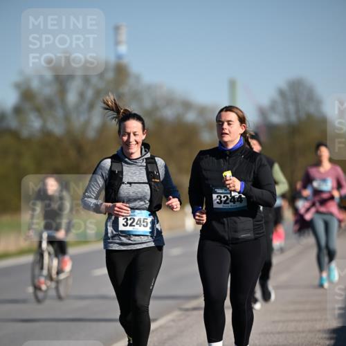 06.04.2025 - 44. Internationalen Wilhelmsburger Insellauf Dr. Thomas Lammeyer http://msf.ph/oto/7566390 06.04.2025 09:42:10 Laufen 3245, 3244 meine-sportfotos.de