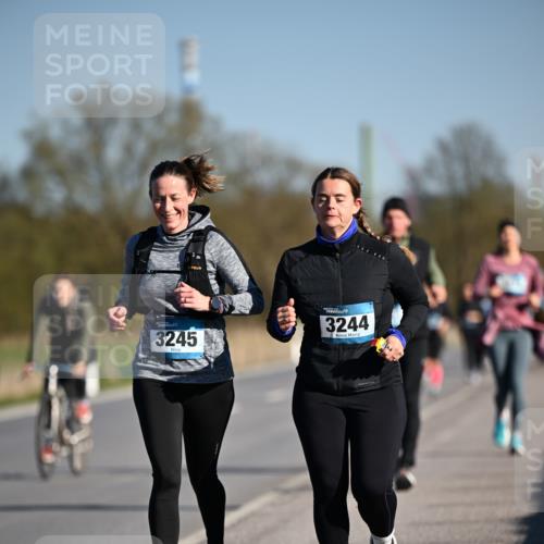 06.04.2025 - 44. Internationalen Wilhelmsburger Insellauf Dr. Thomas Lammeyer http://msf.ph/oto/7566395 06.04.2025 09:42:11 Laufen 3245, 3244 meine-sportfotos.de